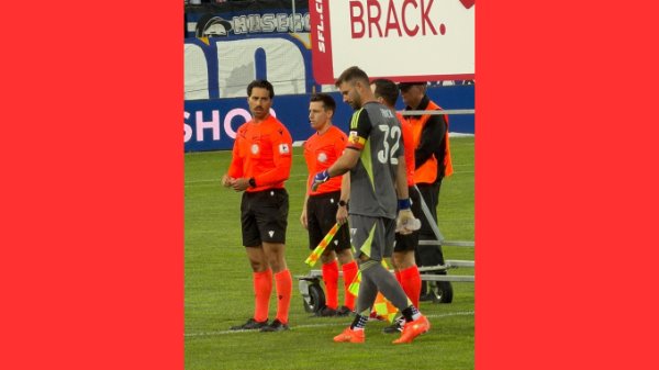 Hüsi pfeift sich in die Super League Hüsi pfeift sich in die Super League