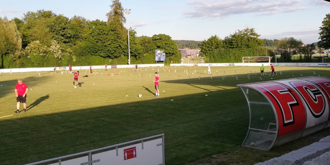 Der Ball rollt wieder